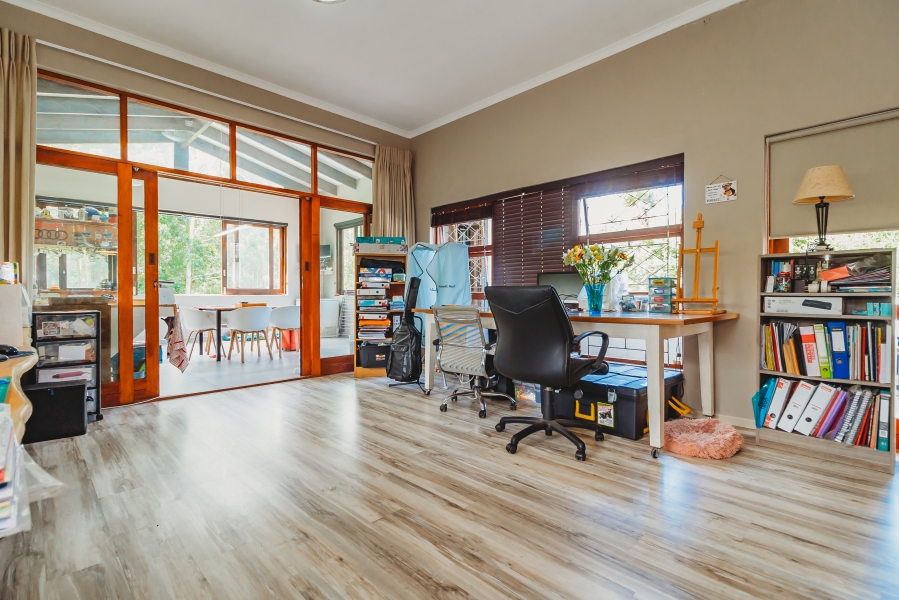 4 Bedroom Property for Sale in Twee Rivieren Western Cape